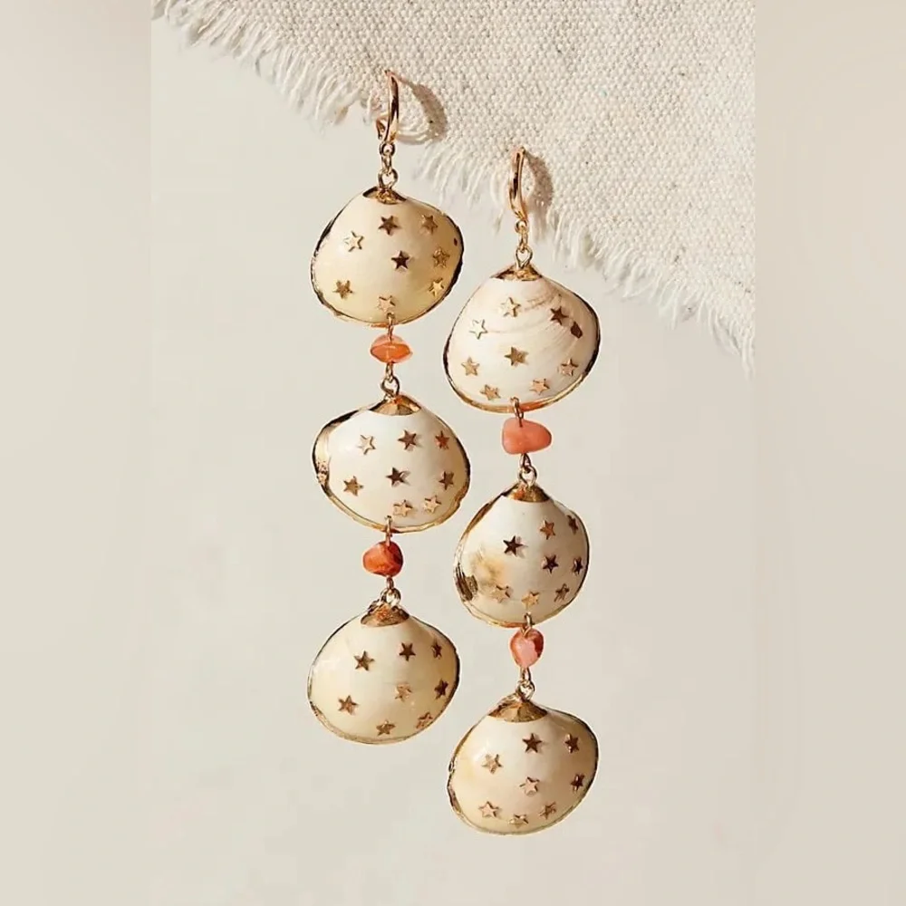 NWT FREE PEOPLE Bahama Baby Earrings - Apricot Three Shells $48 MSRP